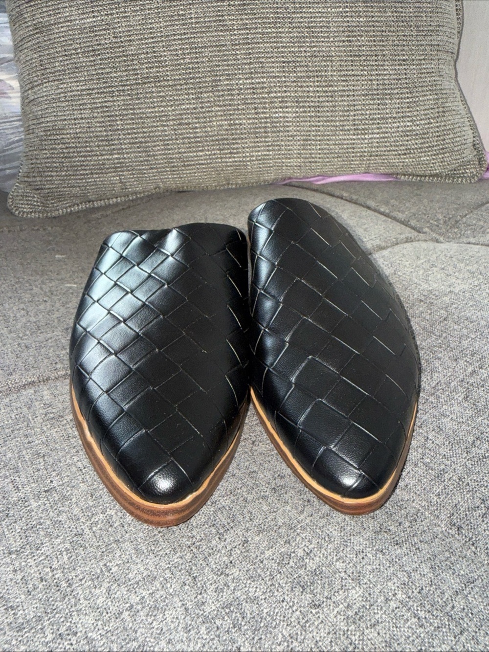 Yellow Box Novita Black Textured Slide Slip on Mules Quiet Luxury Shoes Size 9